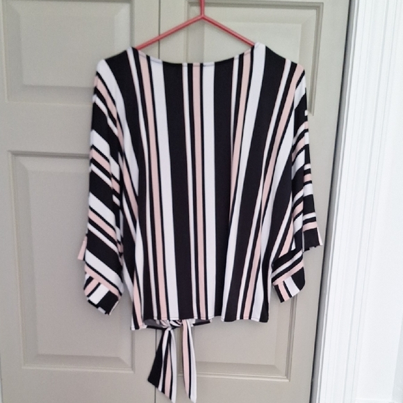 Frank Lyman Tie Front 3/4 Sleeve Blouse - Picture 2 of 4